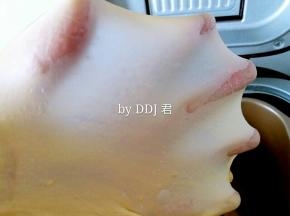 一个程序后加入黄油  
两个程序后已经出了非常结实的手套膜，就不用再揉了