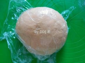 排气后用保鲜膜覆盖，松弛15分钟