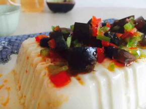 淋上老干妈辣酱和香油