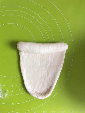 从远离自己那一头开始往自己这个方向卷起来