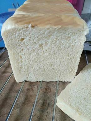 切片可以享用啦～家里的娃吃了好几块，纯天然无添加防腐剂的土司，在家也能搞定，是不是很棒，一起做一做吧～