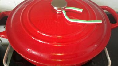 加盖，大火烧开，转中火，炖20分钟左右，中途加盐，待汤汁浓稠关火