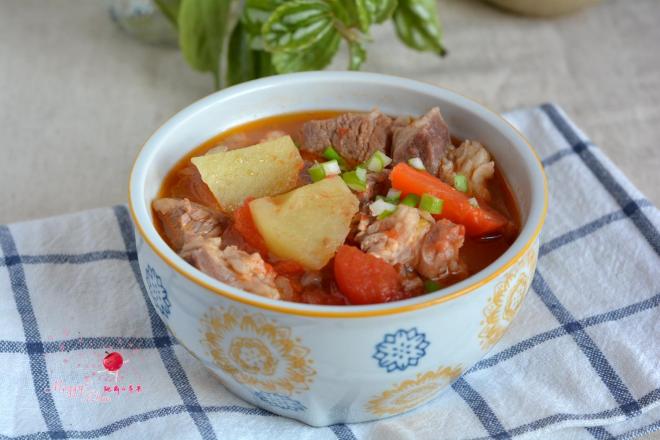 西红柿牛腩炖土豆