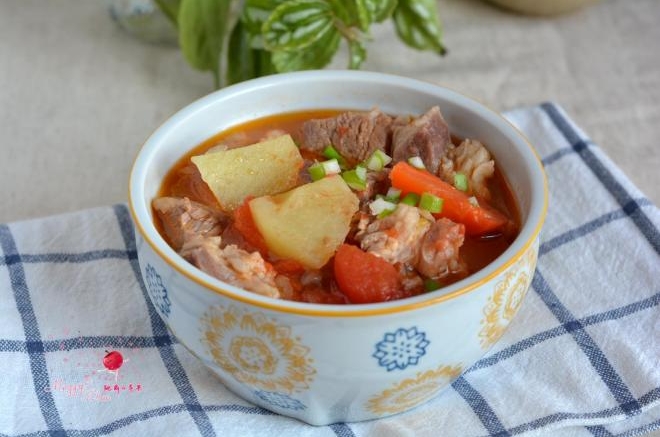 西红柿牛腩炖土豆