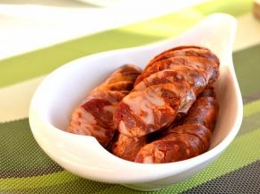 麻辣肠斜切成片