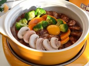 完成剩下的时间，大概有15分钟左右，出锅后将剩下的西兰花撒上，颜色更清新漂亮，口感也清脆