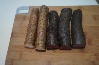 冲水刷洗干净，切段