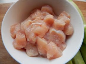 鸡肉切丁