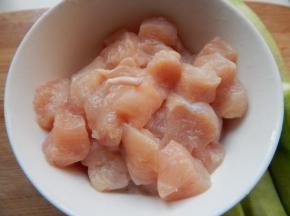 鸡肉切丁