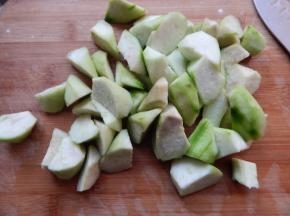 丝瓜去皮切好