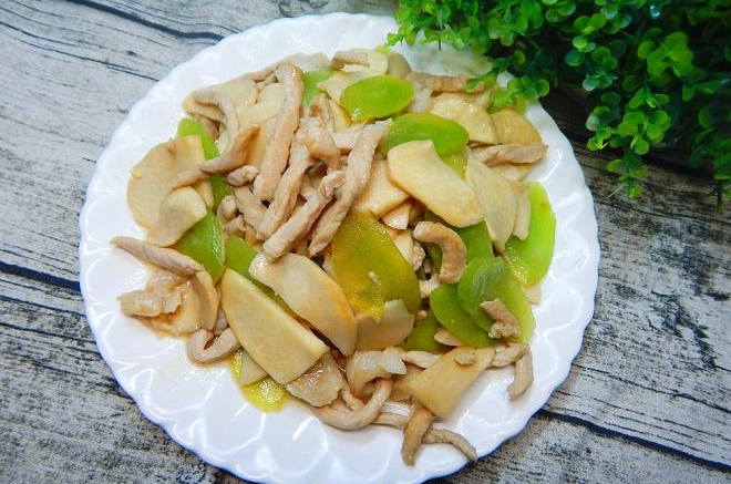 杏鲍菇莴笋炒肉丝