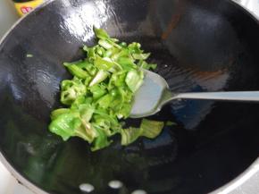 青椒炒变色