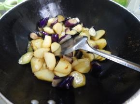 快速翻炒两分钟