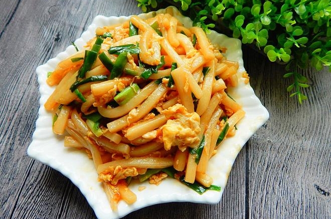 韭菜鸡蛋炒年糕