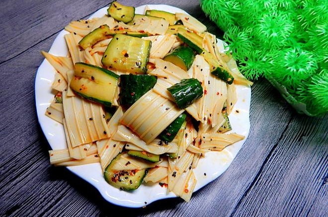 黄瓜凉拌芋头粉