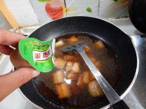 在加入浓汤宝一个