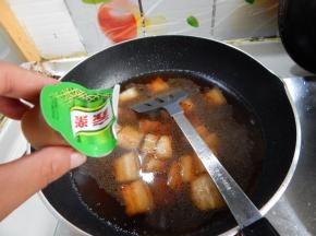 在加入浓汤宝一个