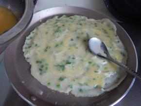 煎一分钟加入鸡蛋液