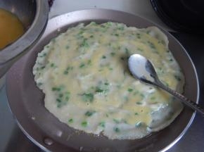 煎一分钟加入鸡蛋液