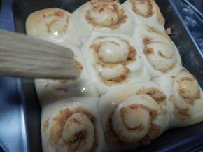 发好的刷上鸡蛋液