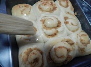 发好的刷上鸡蛋液