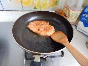 一面煎五分钟翻面煎