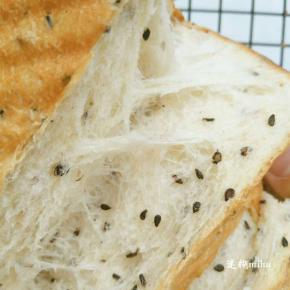 口感绝佳的软妹子，面香奶香加着芝麻香，回味无穷！