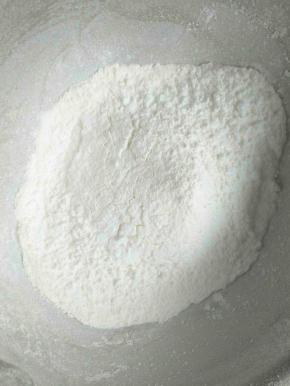 低筋面粉，淀粉混合过筛