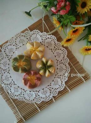 颜色非常漂亮，记得用刀划开时千万不要太用力，否则做出来的开口酥造型不好看