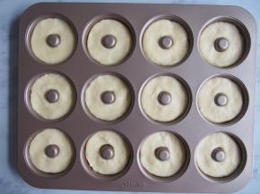 将面团放入模具整理好，烤箱170度，中层上下火，20分钟左右即可。