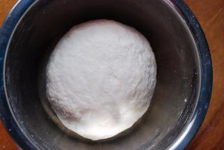 和成光滑的面团，醒30分钟