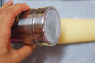 表面筛入少许糖粉