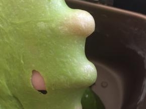 用imix键揉至能拉出粗膜，加入黄油