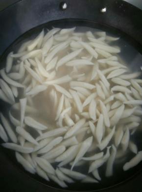 开水下锅煮3-5分钟