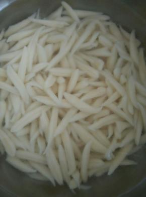 捞出放入冷水里面浸泡