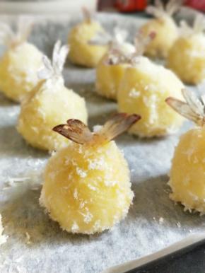 16只虾全部做好后入烤箱中层170度烤20分钟即可。