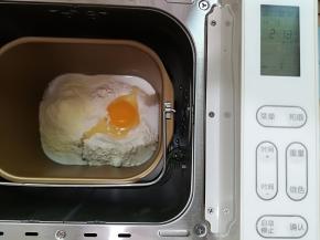 启动面包机的和面功能，一次是10分钟