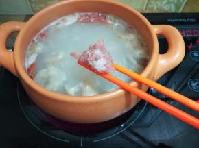 放入肉沫
