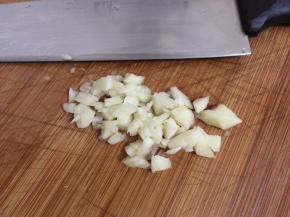 蒜头切碎
