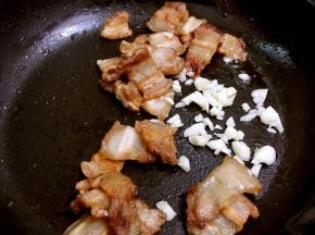 加入蒜末