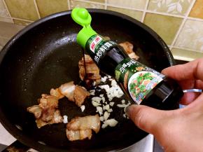 加入2小勺的鲜露