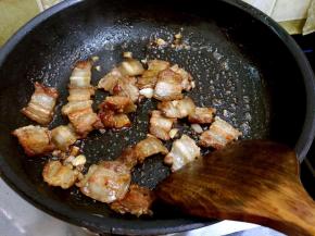 加入一大勺水焖至水干