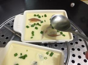码入少许葱未，加1勺花生油