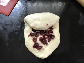 7、然后把面团叠成三折