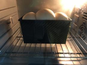 12、放入预热好的烤箱，中下层，上火150度，下火165度，时间30分钟左右。