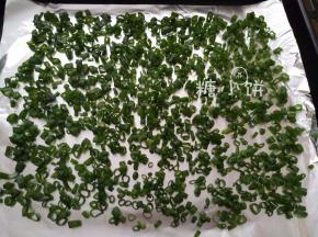 平铺开来，放在通风处彻底晾干即可