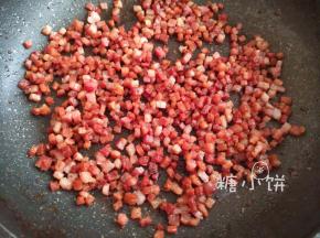 培根切丁，加大约1汤匙油（分量外）煎至微脆