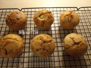 送入预热好170℃的烤箱中上层，35分钟即可
（我的烤箱只有单上火，时间温度仅供参考，请根据自家烤箱脾气调整）