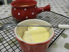 出炉冷却，放入冰箱冷藏，口感更佳。此图是出炉一会的，也是滑滑嫩嫩，酸酸甜甜的。