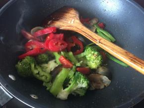 最后加入青红椒炒